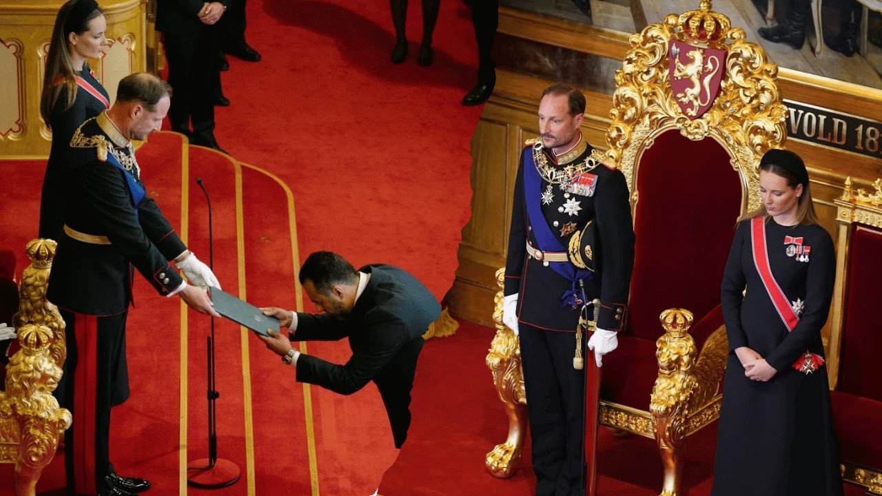 King Haakon VIII swears oath to the Constitution before Parliament.