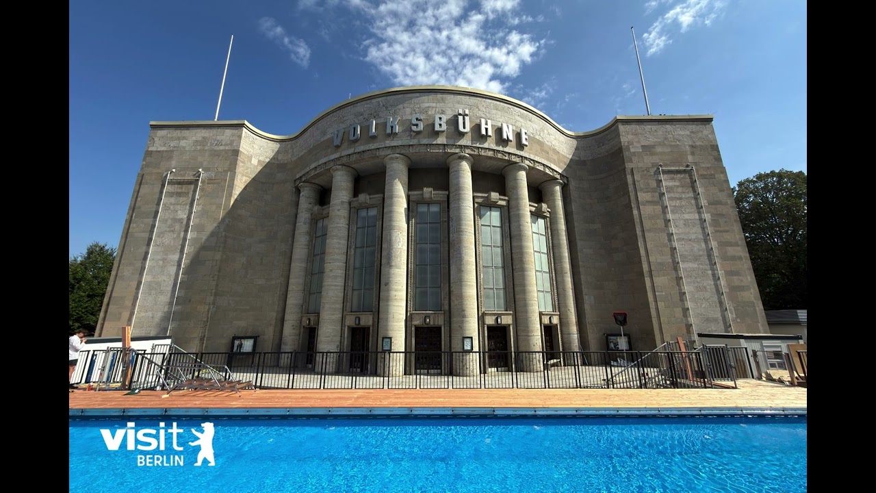 Wie Matthias Lilienthal Theater neu denkt & vor der Volksb&uuml;hne ein Volksbad inszeniert - visitBerlin