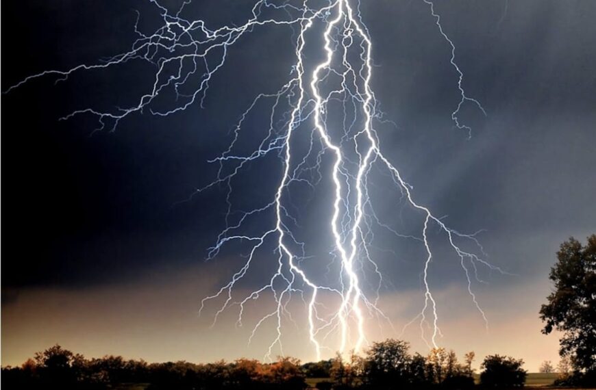 Noodweer op komst: kans op schade en spectaculair natuurverschijnsel