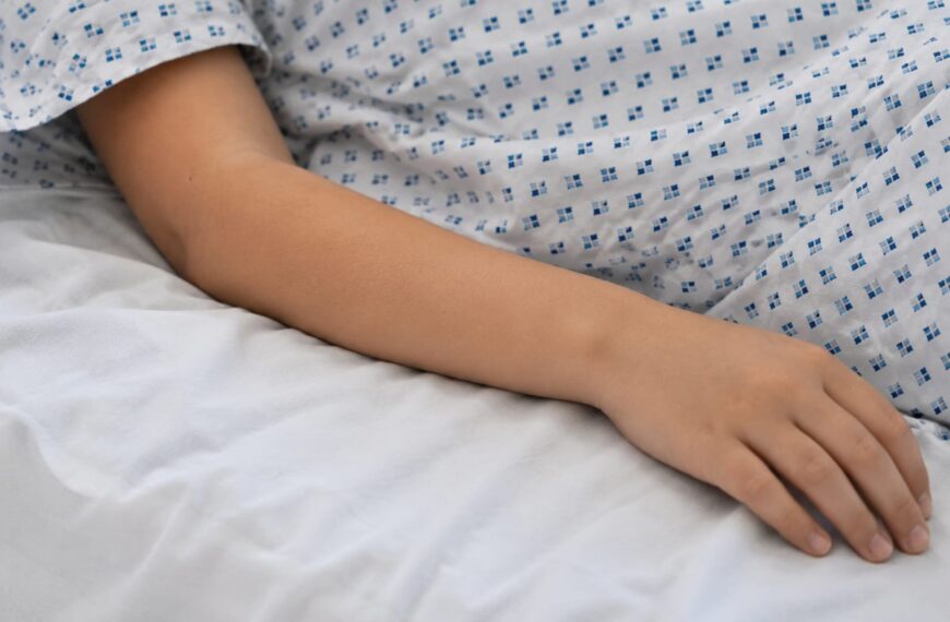 Vakantie eindigt in drama: jongen (11) overleden aan hondsdolheid