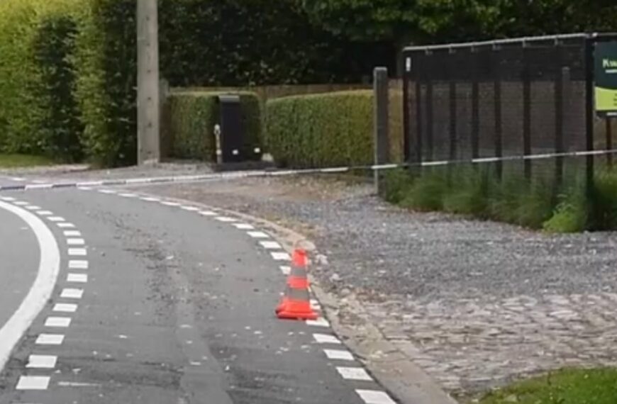 Vrouw (24) op scooter komt om het leven na botsing met ambulance