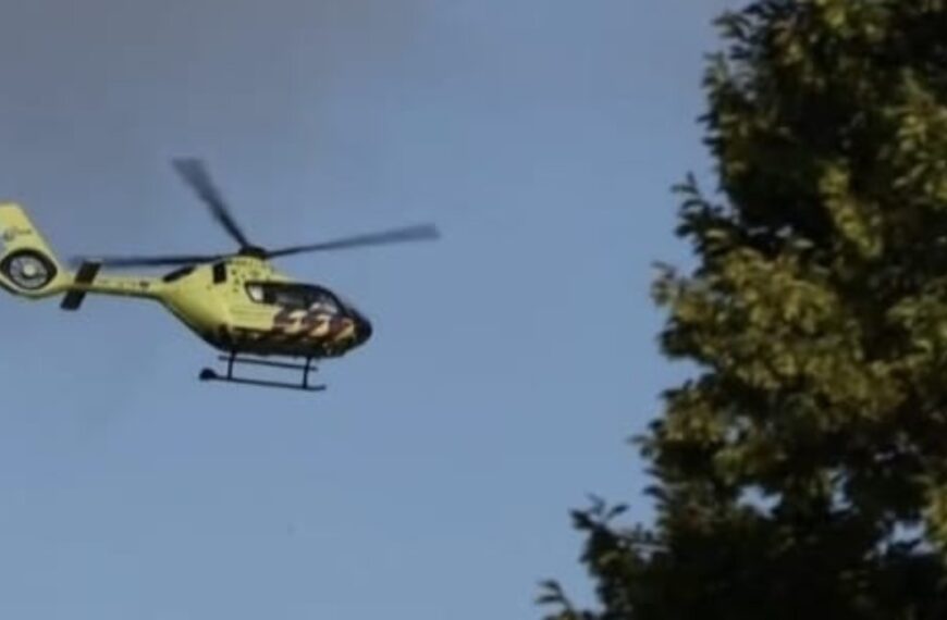 Moeder en twee kinderen aangereden: bestuurder rijdt door