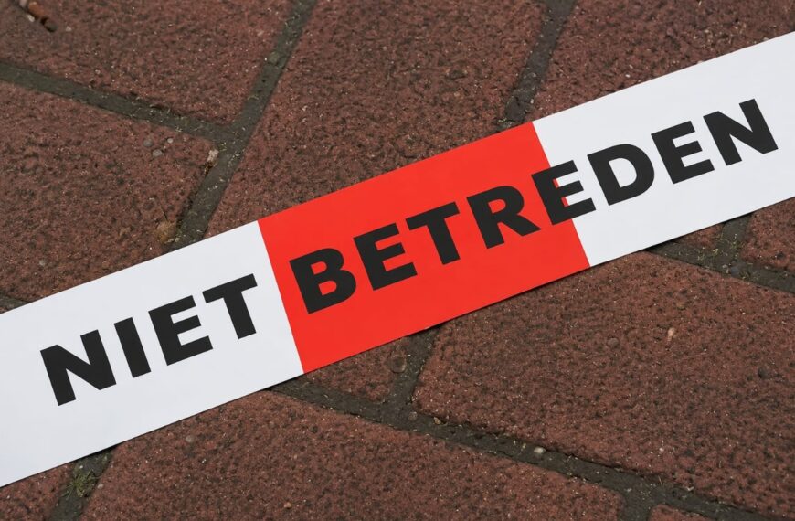 Man in rolstoel gewurgd: politie treft verdachte met gepakte koffers