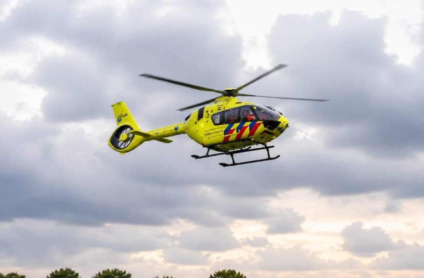 Auto met zeven inzittenden crasht op A50: twee tieners zwaargewond