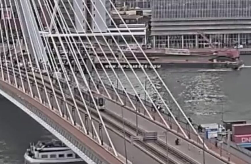 Zware botsing tussen twee trams op Erasmusbrug: 18 mensen gewond