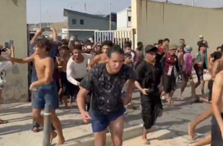 Situatie escaleert aan Spaanse grens: duizenden migranten steken over