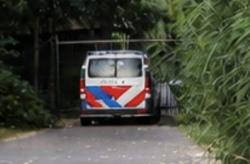 Jonge kinderen doen lugubere vondst in bosjes en slaan alarm