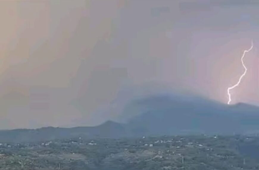 Toerist getroffen door bliksem op Etna: grote reddingsactie op hoogte