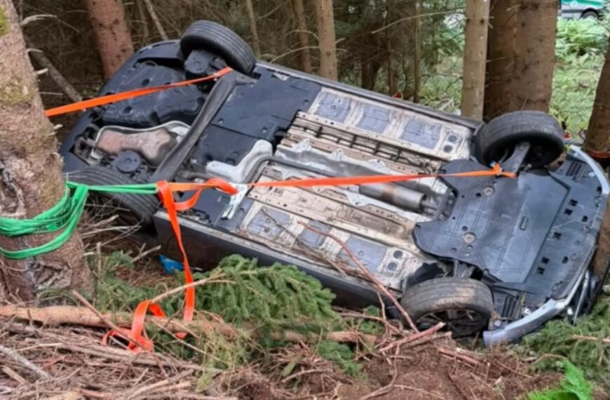 Vakantiedrama: Nederlands gezin stort met auto van steile helling
