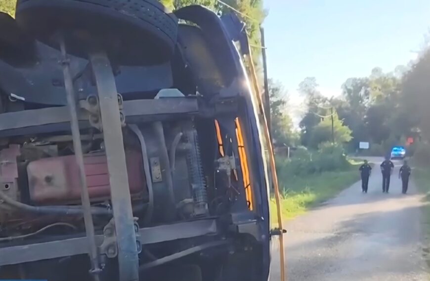 Schoolbus met 21 leerlingen crasht: 19 kinderen naar ziekenhuis