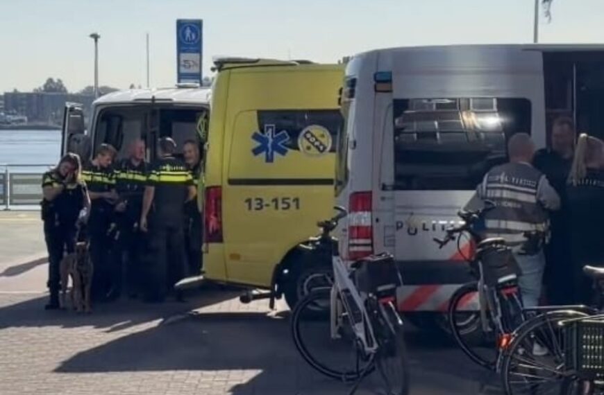 Medewerker gevangenis doodgeschoten op druk terras in Amsterdam