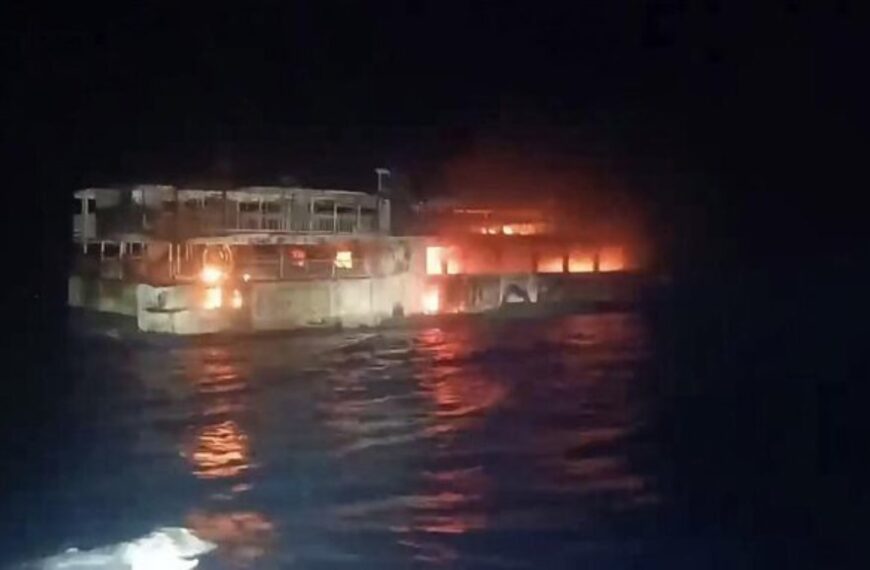 Veerboot vol passagiers in brand: 5 doden en meer dan 80 mensen&hellip;