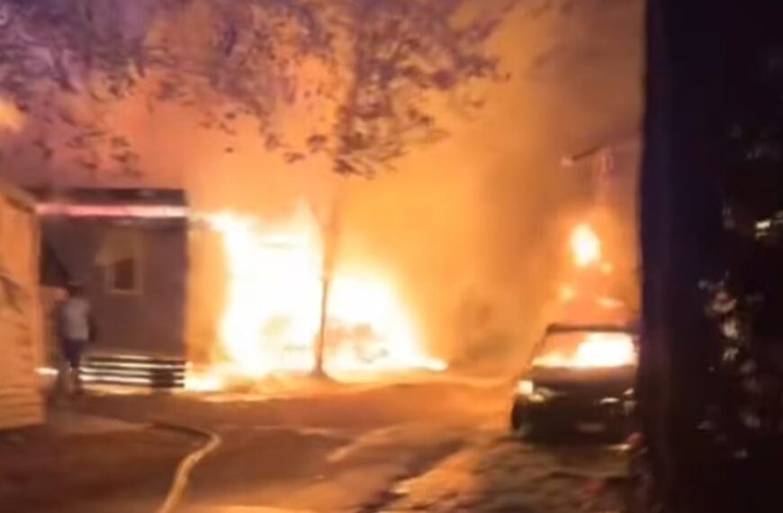 Groot alarm op populaire camping aan Gardameer: tientallen stacaravans in brand